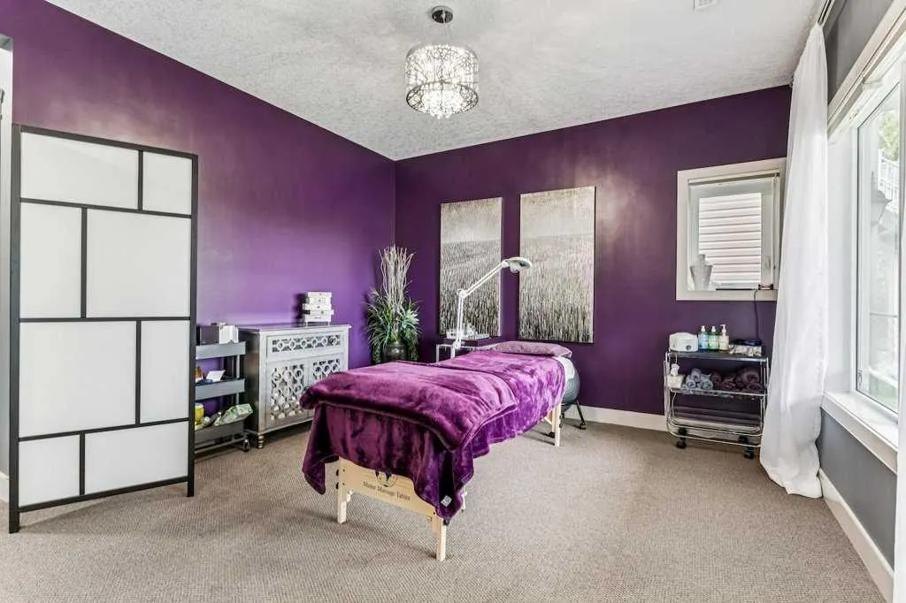 16 Royal Oak Cape NW