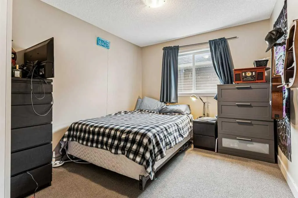 16 Royal Oak Cape NW