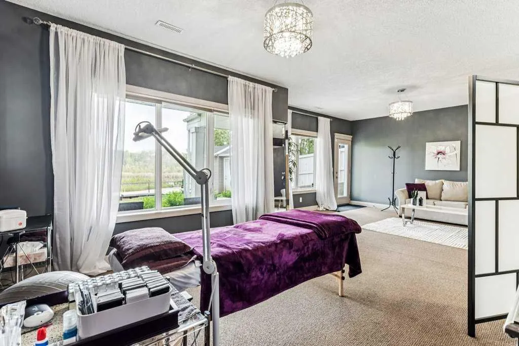 16 Royal Oak Cape NW