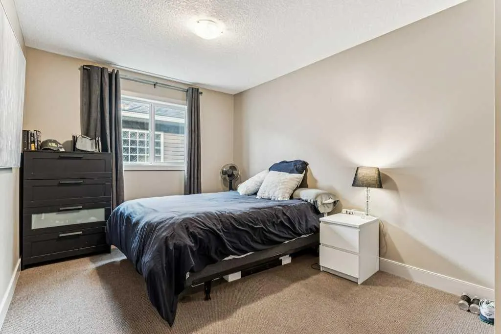 16 Royal Oak Cape NW