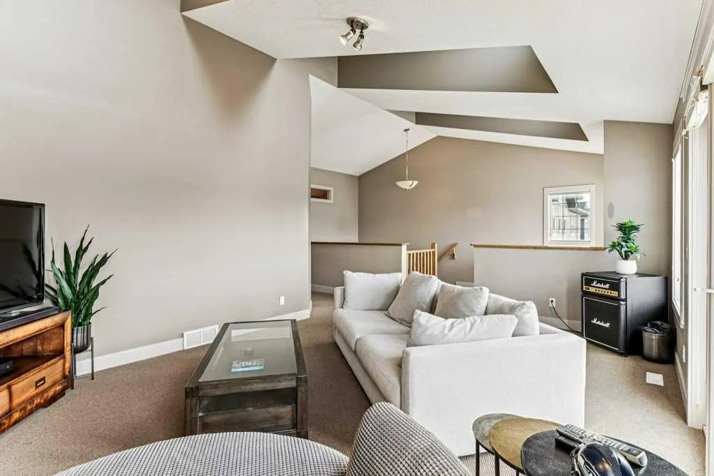16 Royal Oak Cape NW