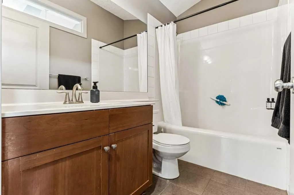 16 Royal Oak Cape NW