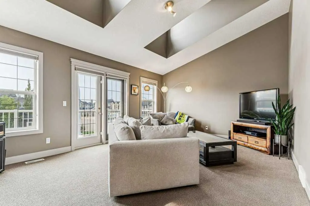 16 Royal Oak Cape NW