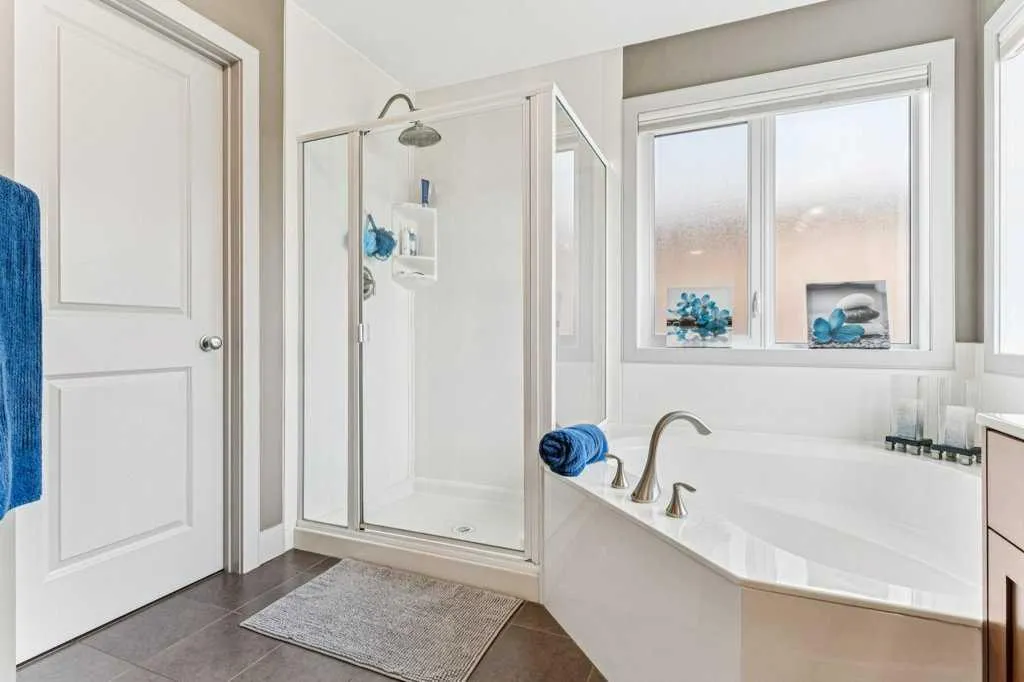 16 Royal Oak Cape NW