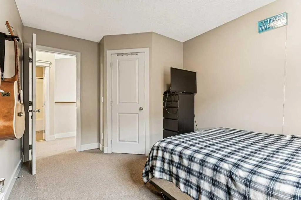 16 Royal Oak Cape NW