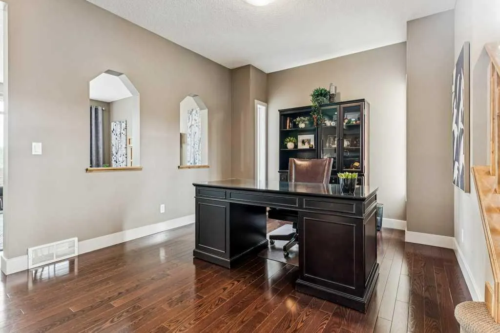 16 Royal Oak Cape NW