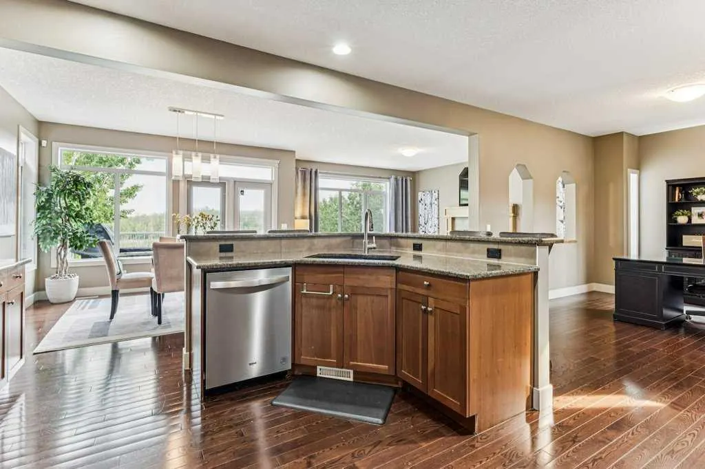 16 Royal Oak Cape NW