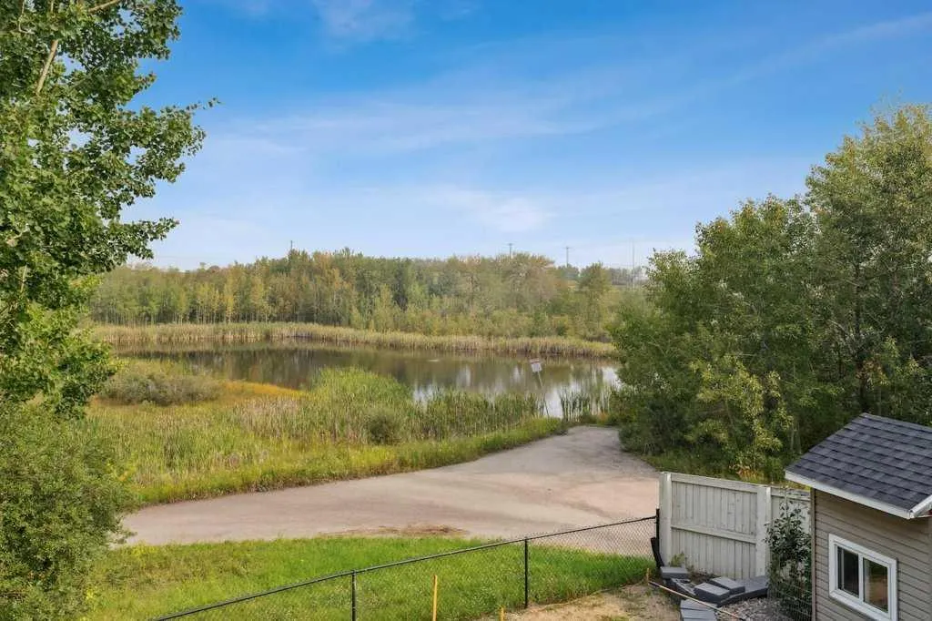 16 Royal Oak Cape NW
