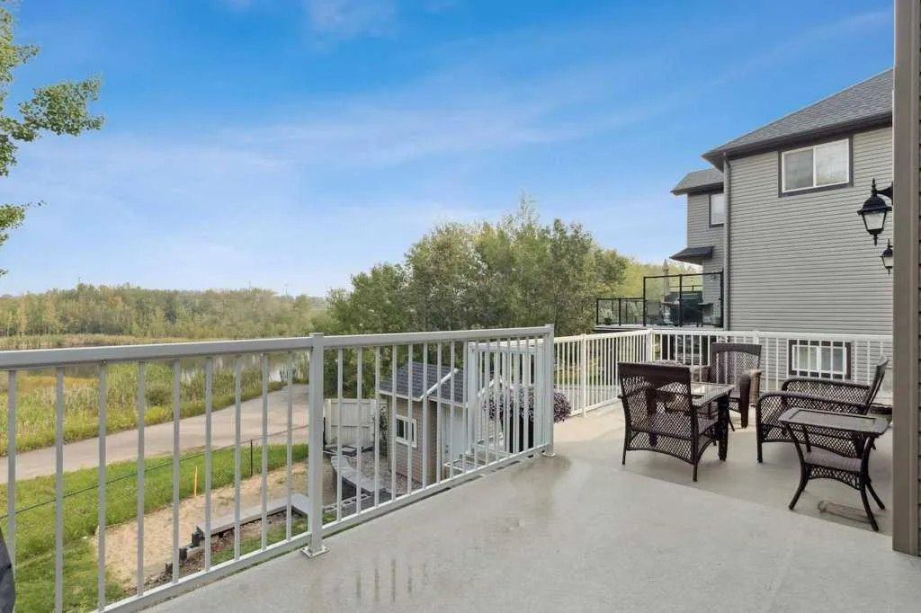 16 Royal Oak Cape NW