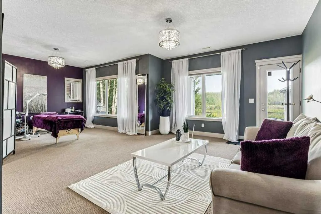 16 Royal Oak Cape NW