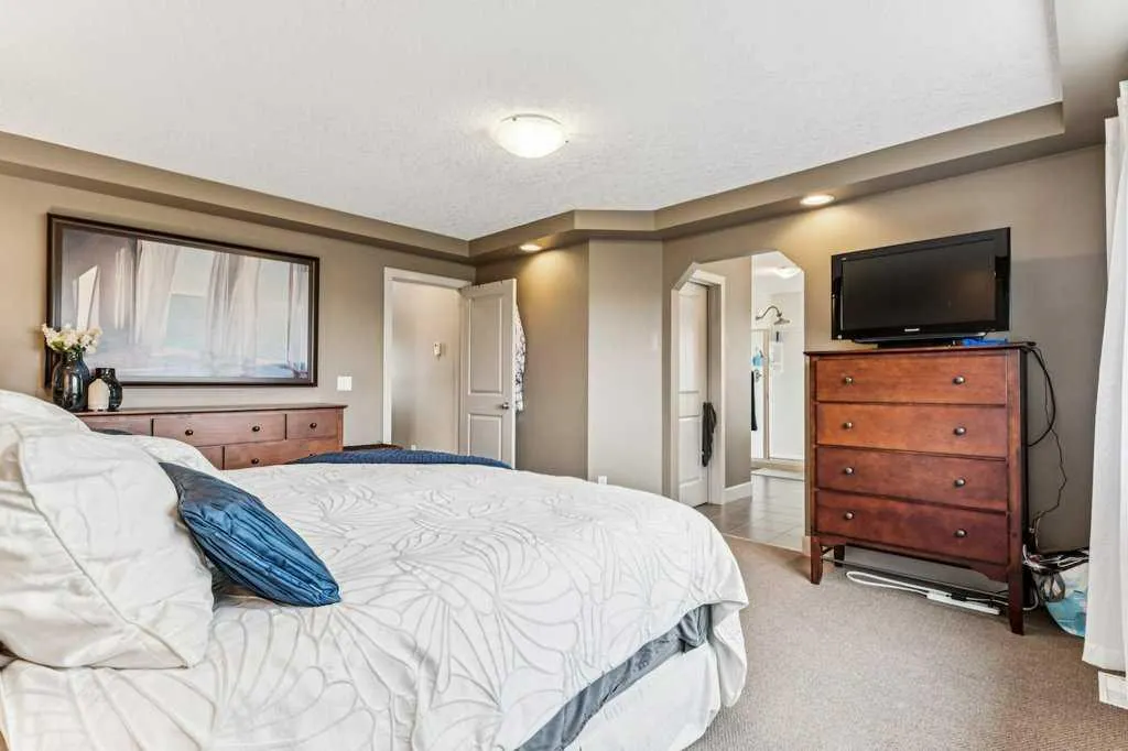 16 Royal Oak Cape NW