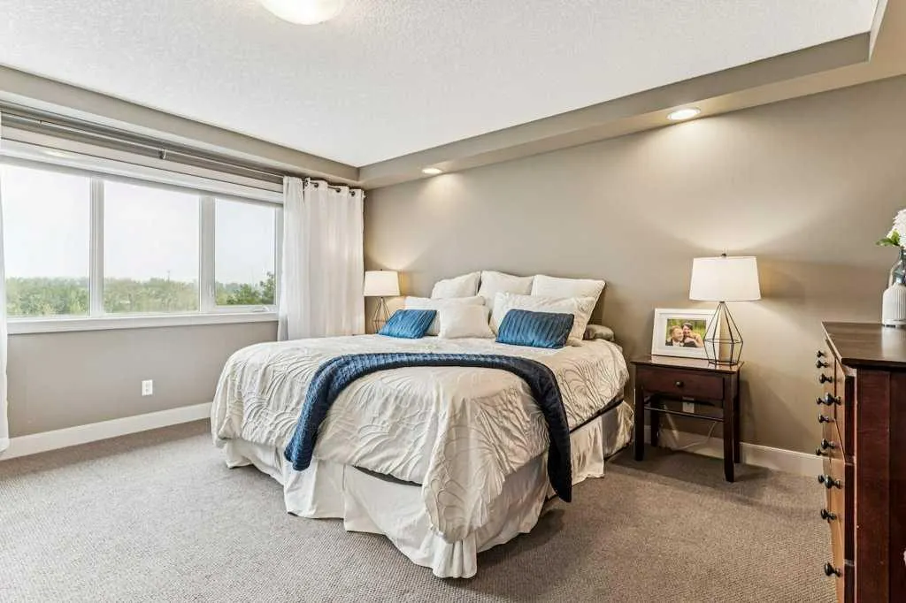 16 Royal Oak Cape NW