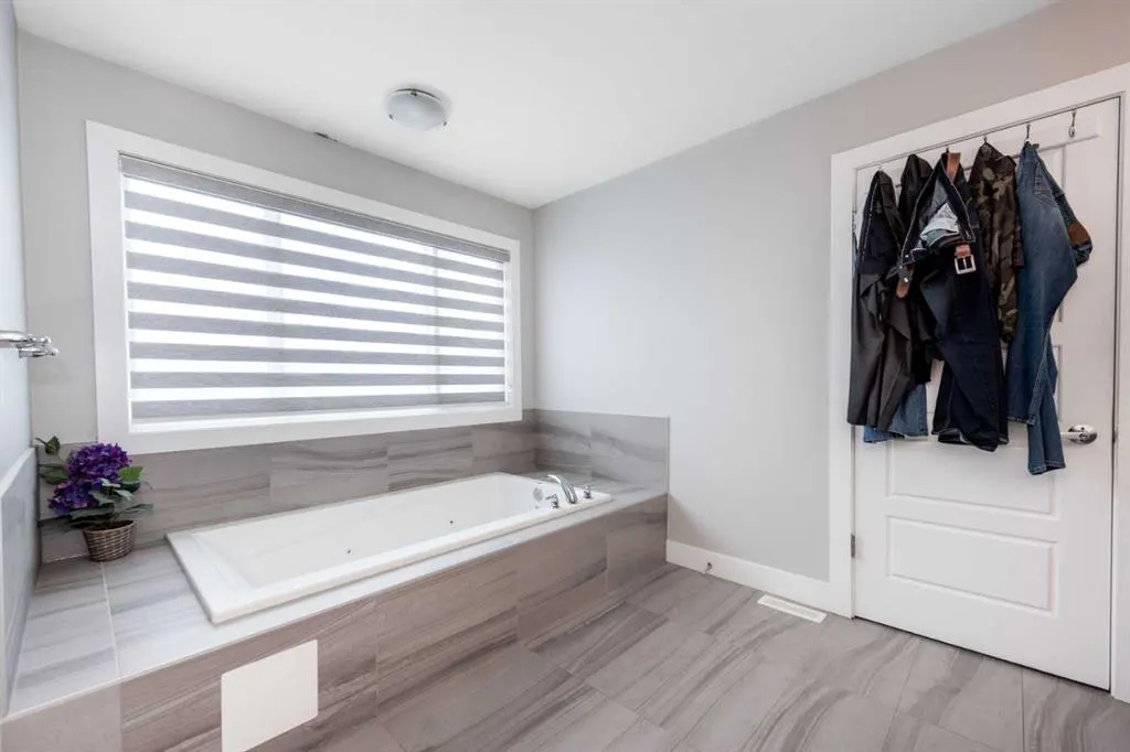 202 Cityscape Way NE