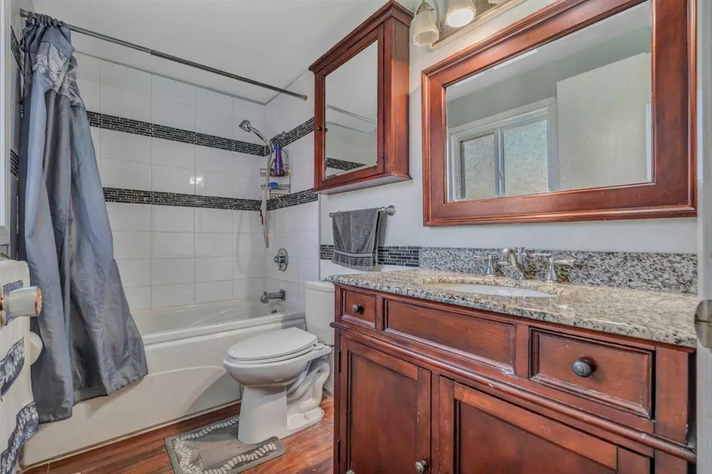 8 Pinelore Place NE