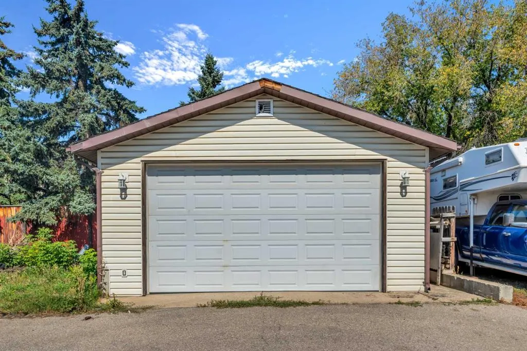 8 Pinelore Place NE