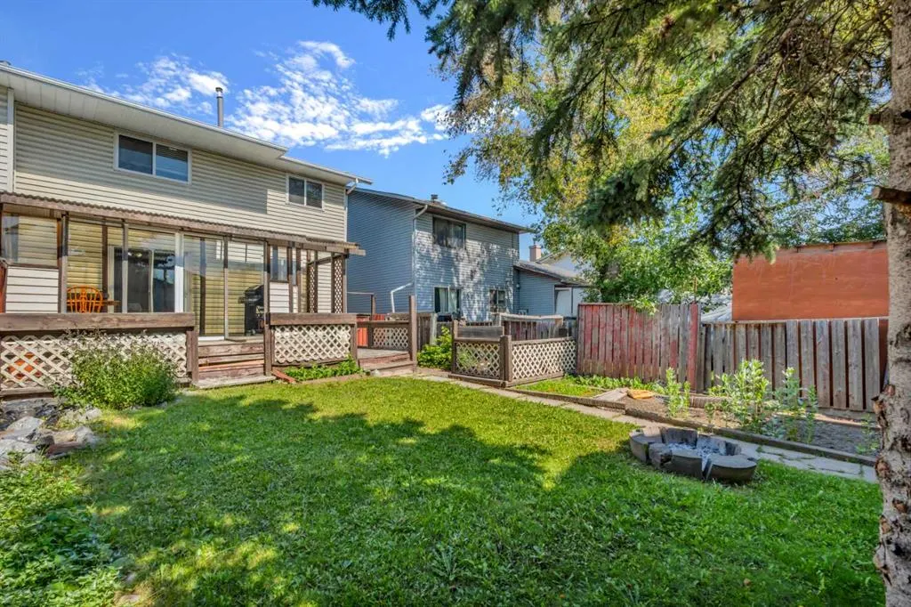 8 Pinelore Place NE