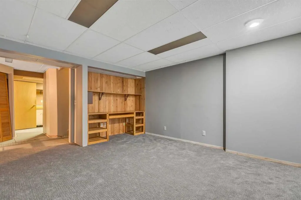 8 Pinelore Place NE