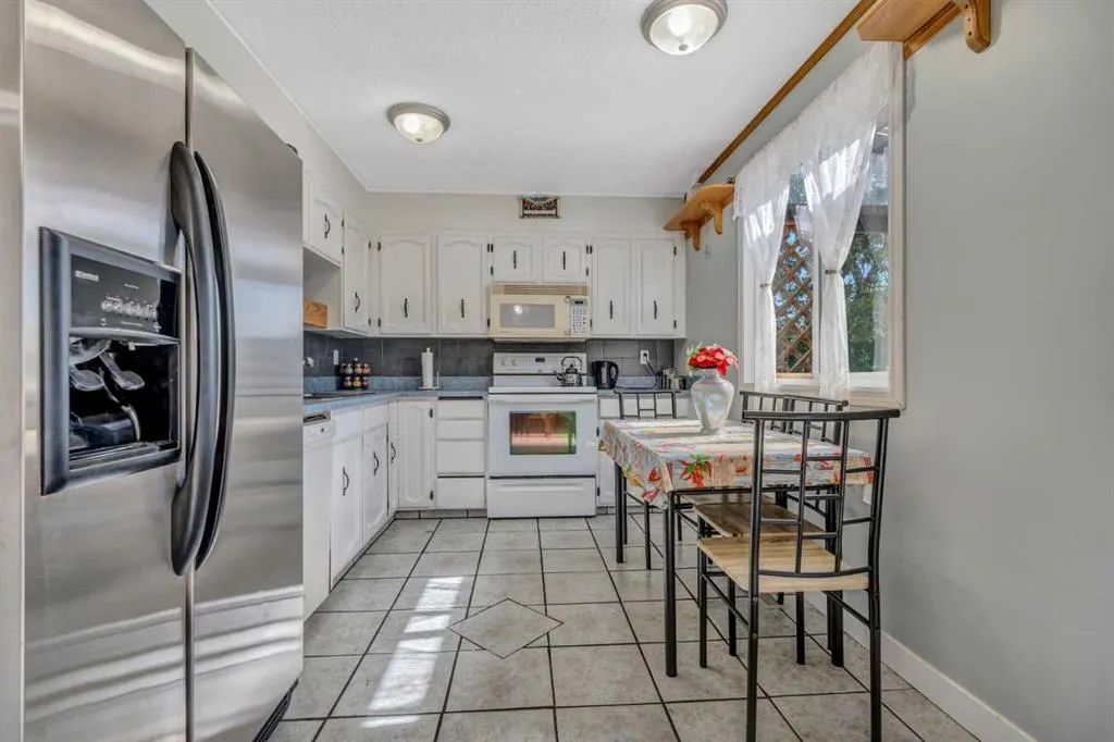8 Pinelore Place NE
