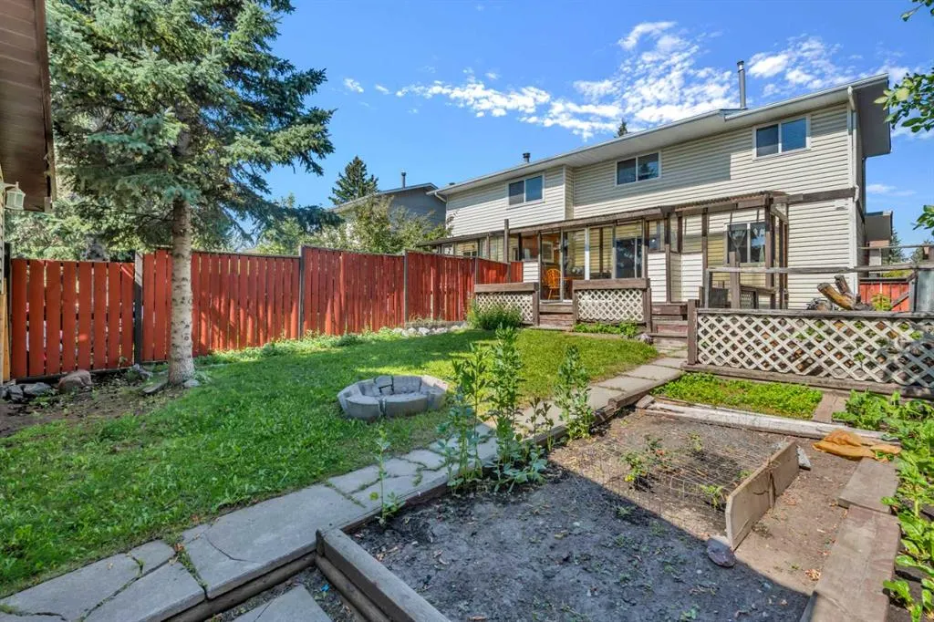8 Pinelore Place NE