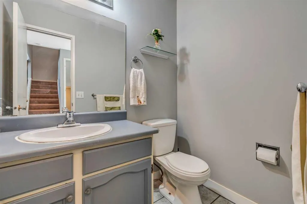 8 Pinelore Place NE