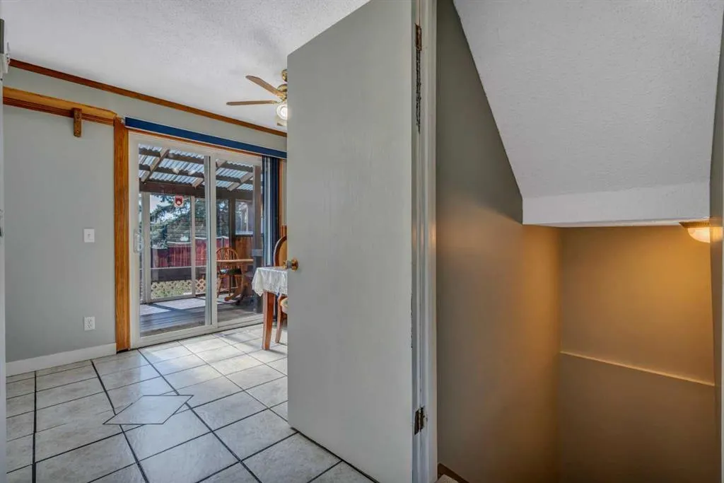 8 Pinelore Place NE