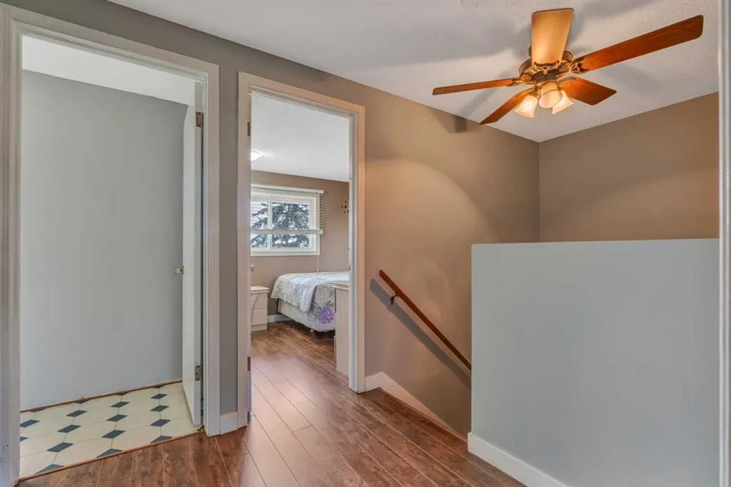 8 Pinelore Place NE