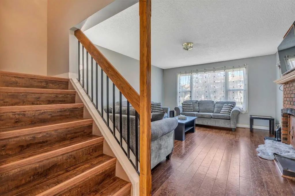 8 Pinelore Place NE