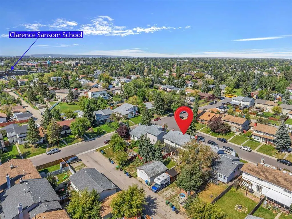 8 Pinelore Place NE