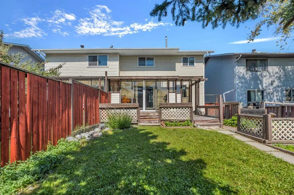 8 Pinelore Place NE
