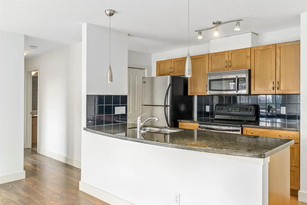 207 Village Terrace SW, #3