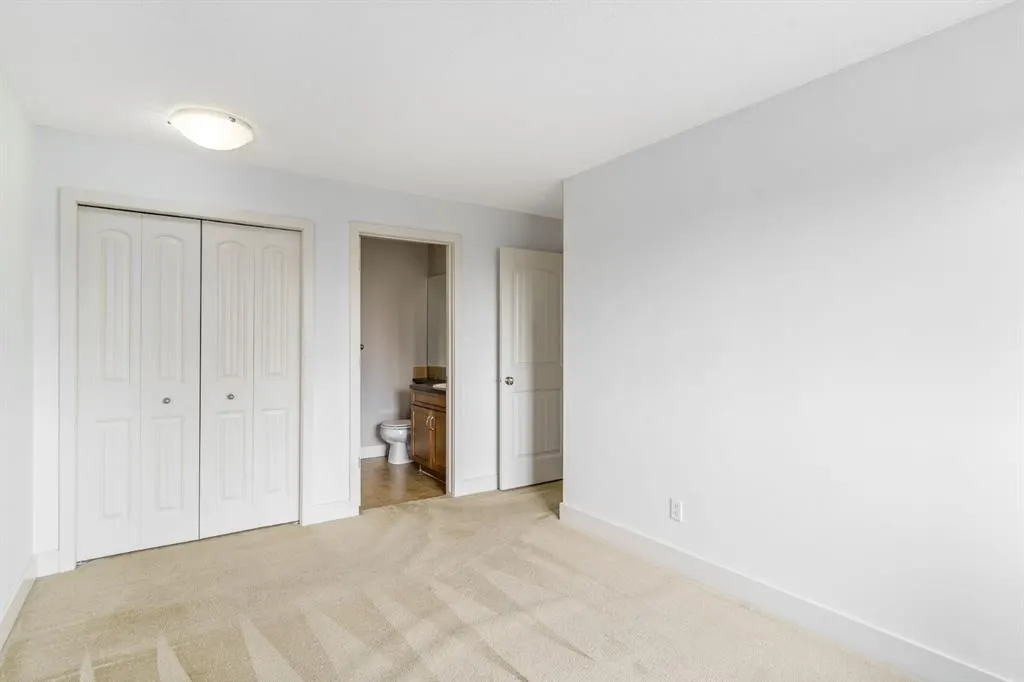 207 Village Terrace SW, #3