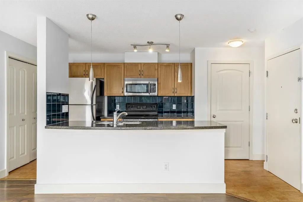 207 Village Terrace SW, #3