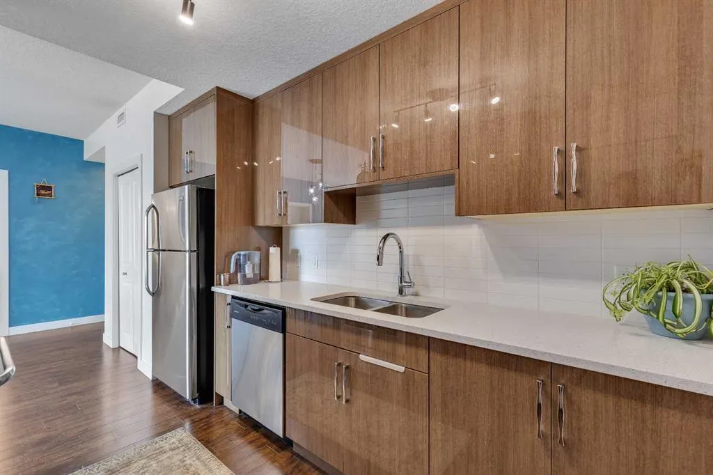 607 17 Avenue NW, #205
