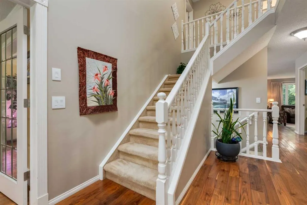 215 Alandale Place SW