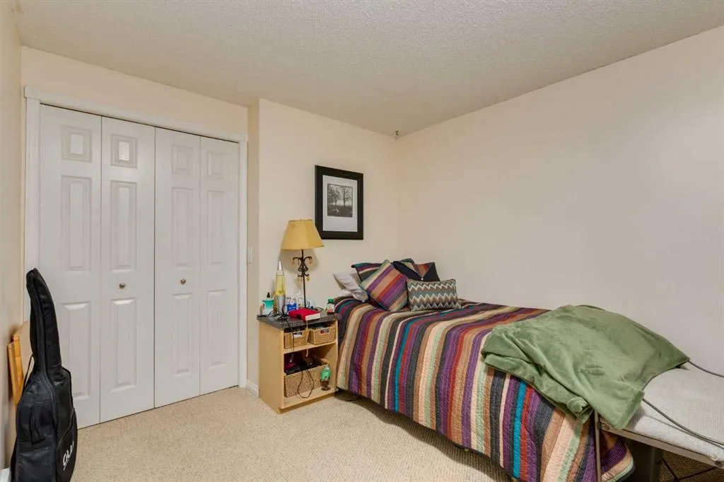 215 Alandale Place SW