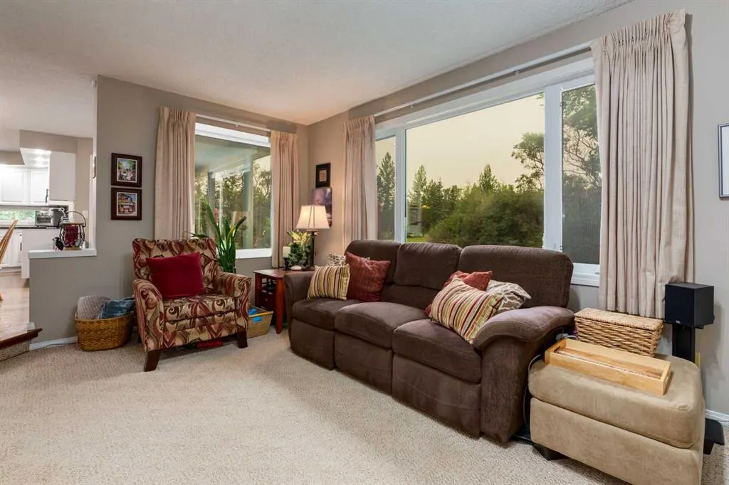 215 Alandale Place SW
