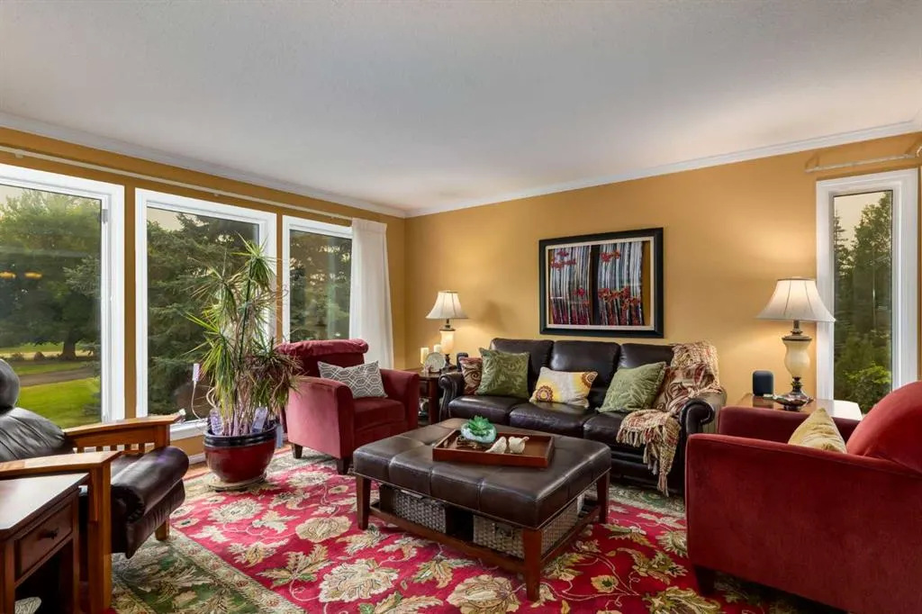215 Alandale Place SW