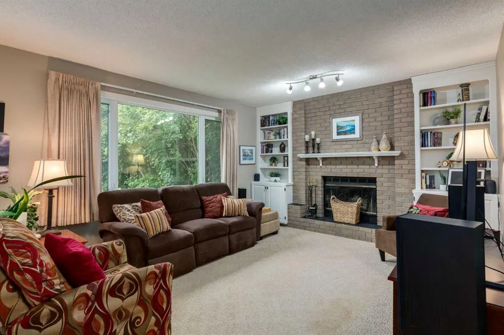 215 Alandale Place SW