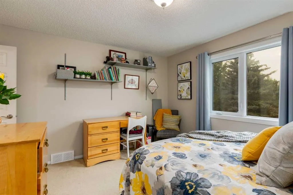 215 Alandale Place SW