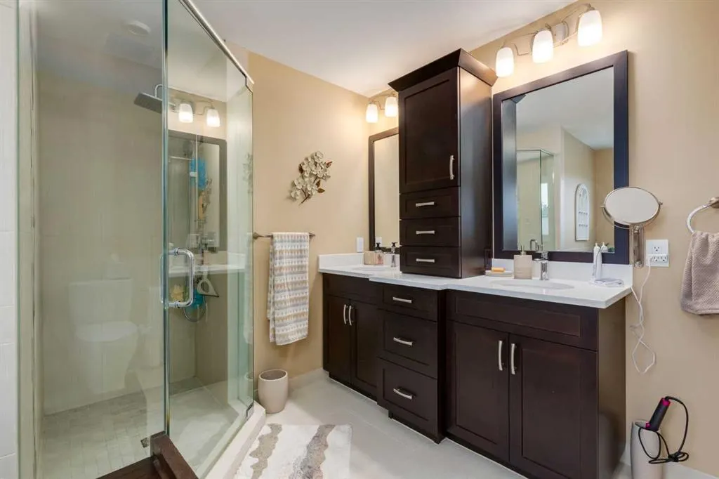 215 Alandale Place SW