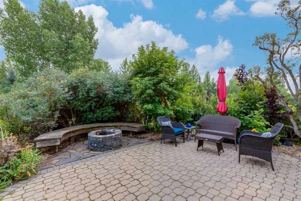 215 Alandale Place SW
