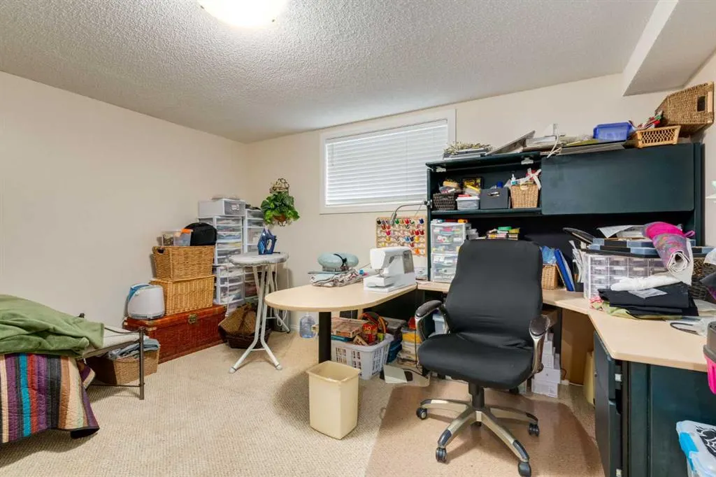 215 Alandale Place SW