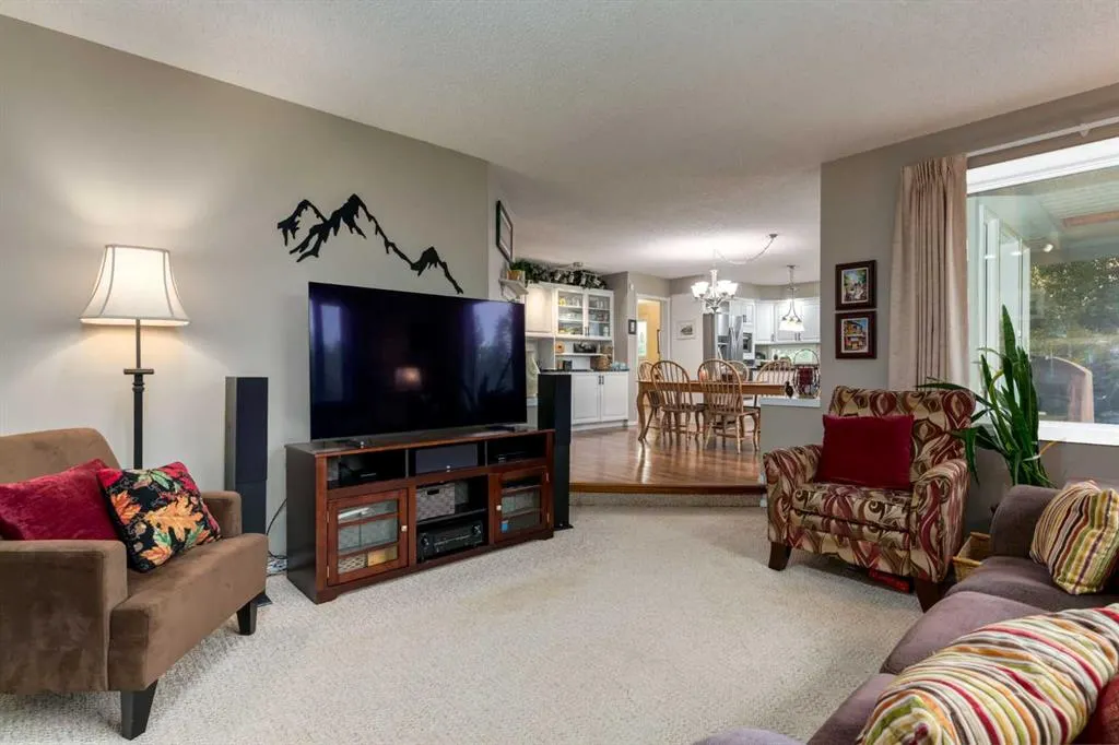 215 Alandale Place SW
