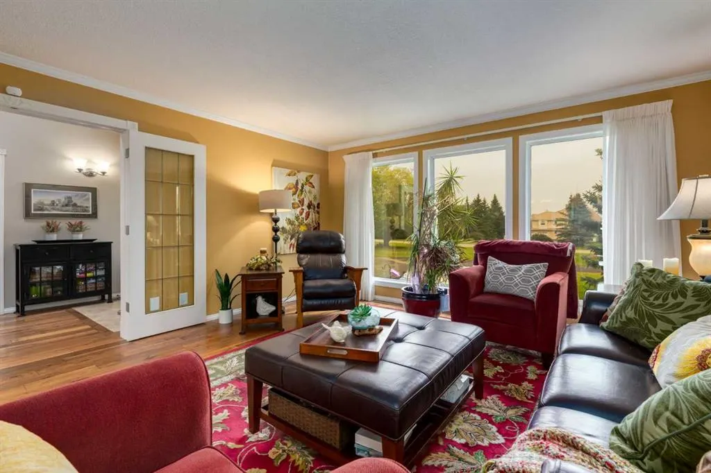 215 Alandale Place SW