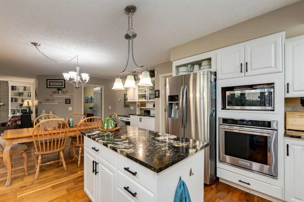 215 Alandale Place SW