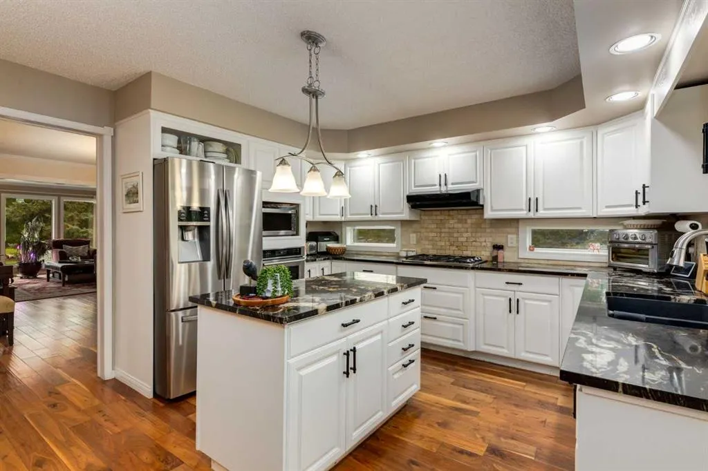 215 Alandale Place SW