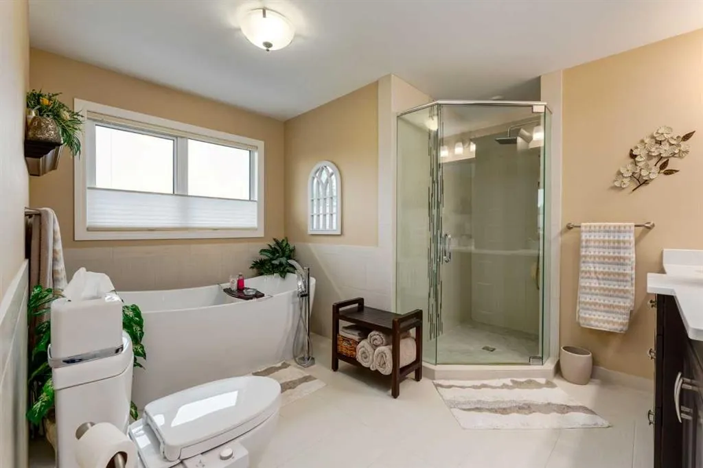 215 Alandale Place SW