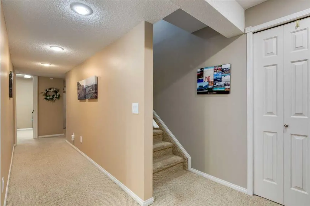 215 Alandale Place SW