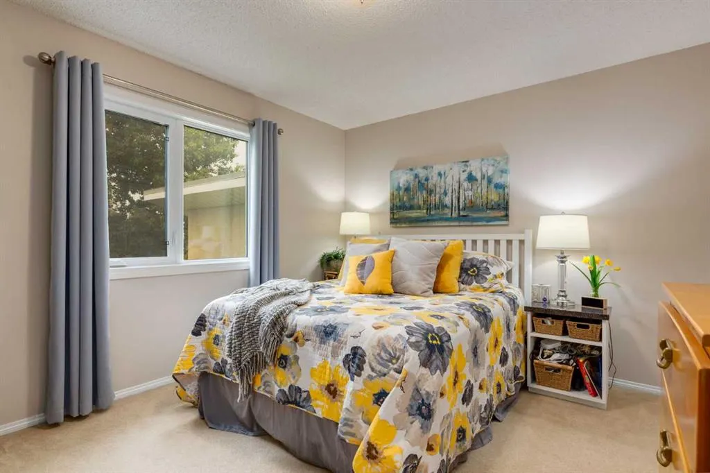 215 Alandale Place SW