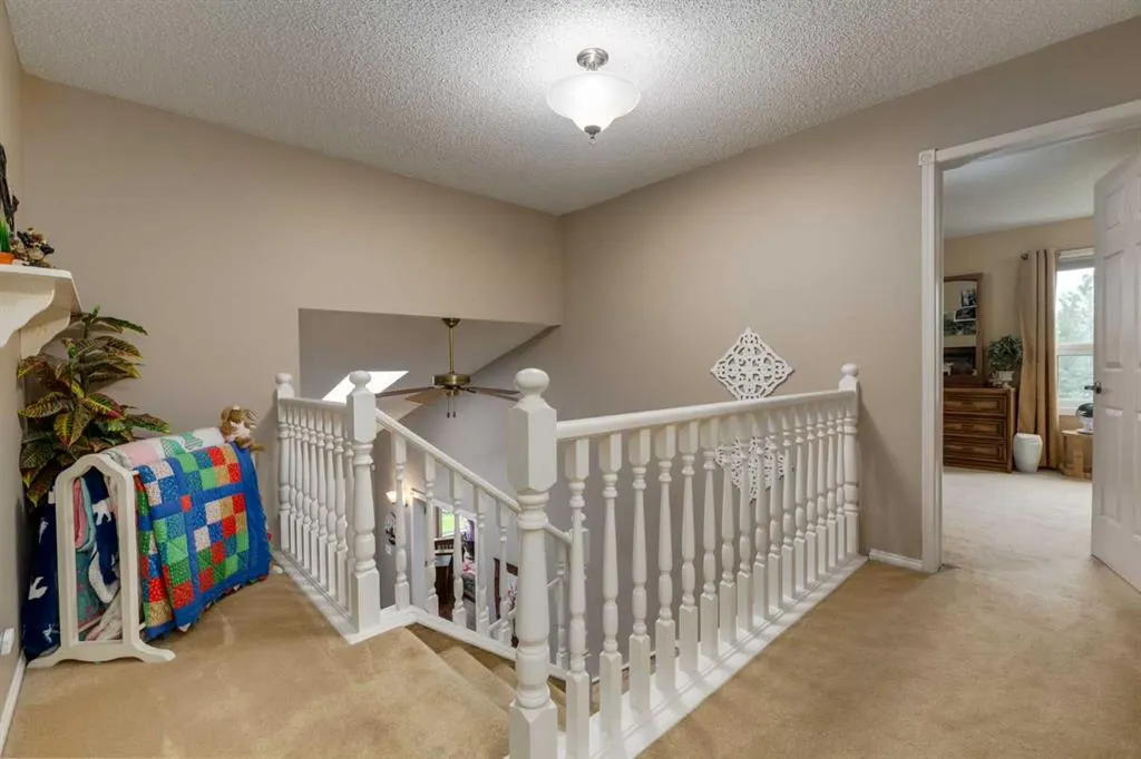 215 Alandale Place SW